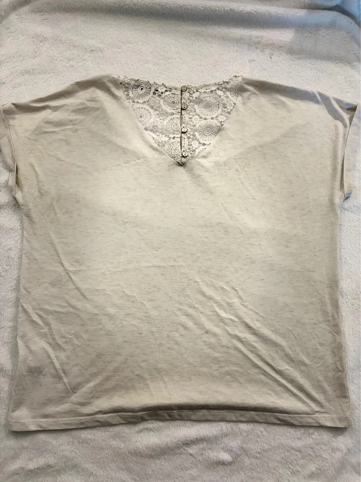 Camiseta beige con lentejuelas – photo 2